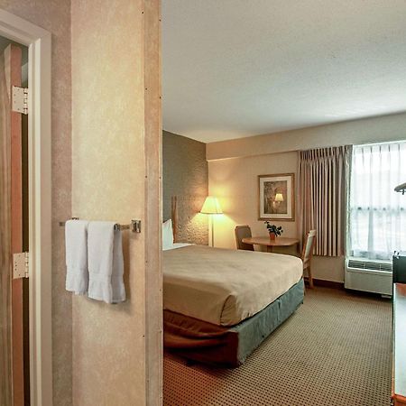 Econo Lodge Metro Arlington Eksteriør billede