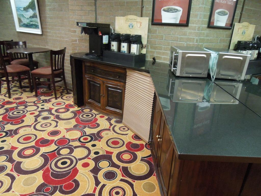 Econo Lodge Metro Arlington Eksteriør billede