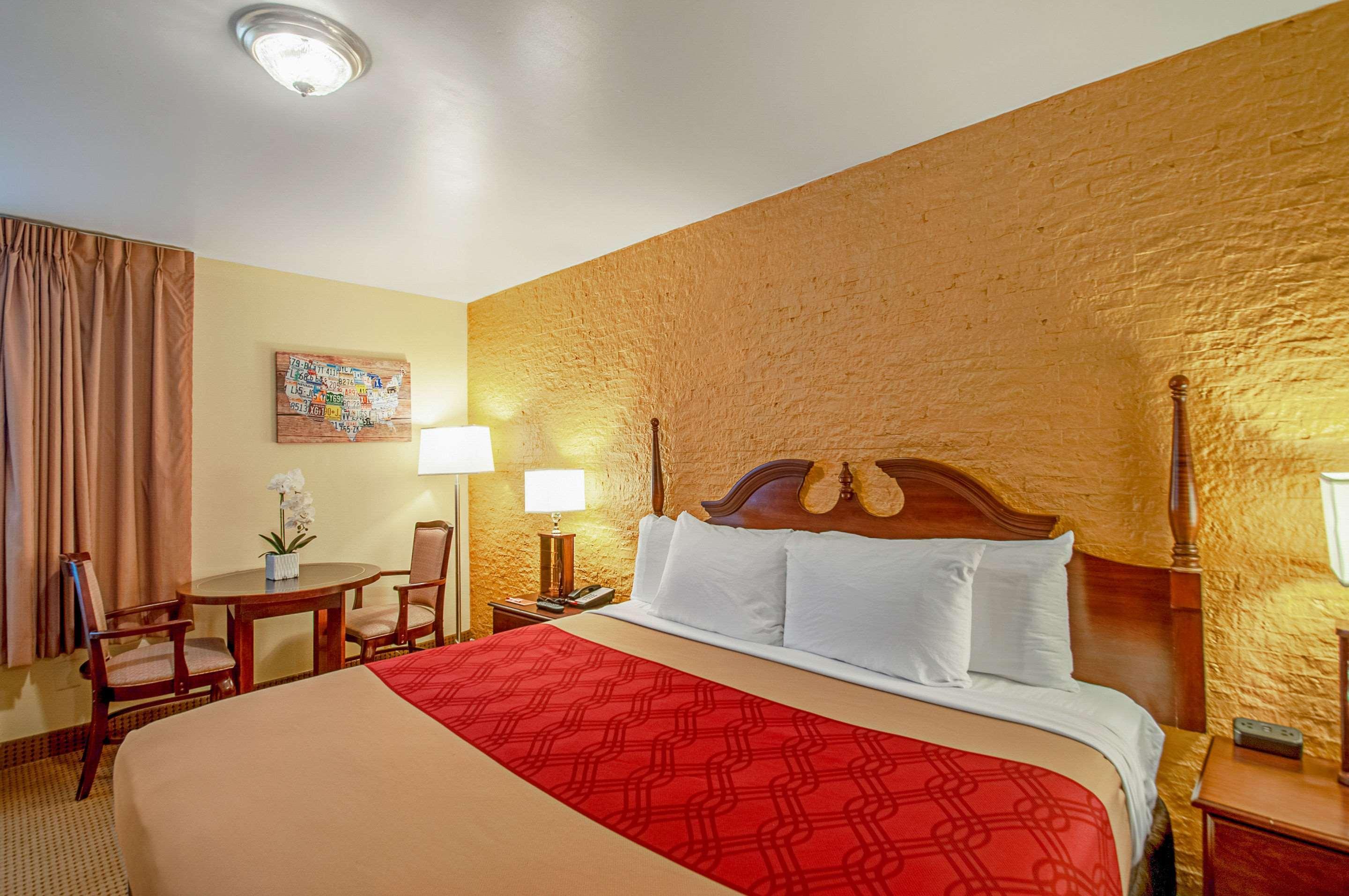 Econo Lodge Metro Arlington Eksteriør billede