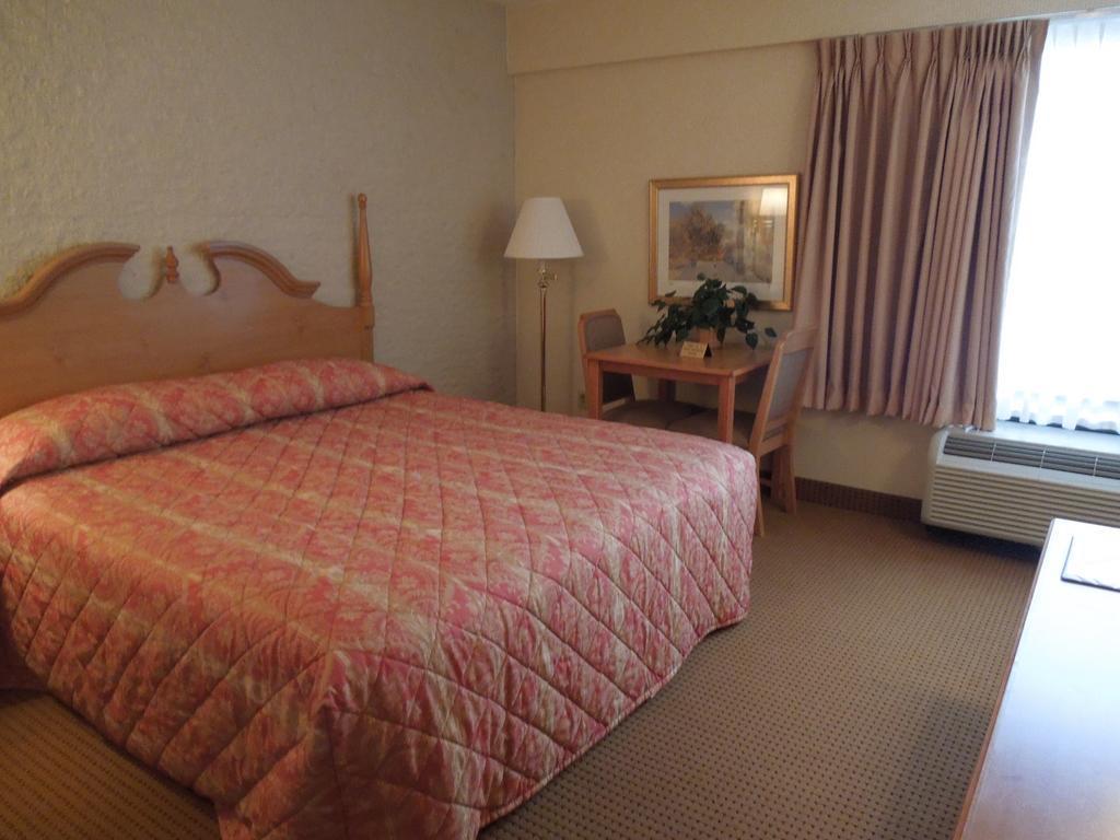 Econo Lodge Metro Arlington Eksteriør billede