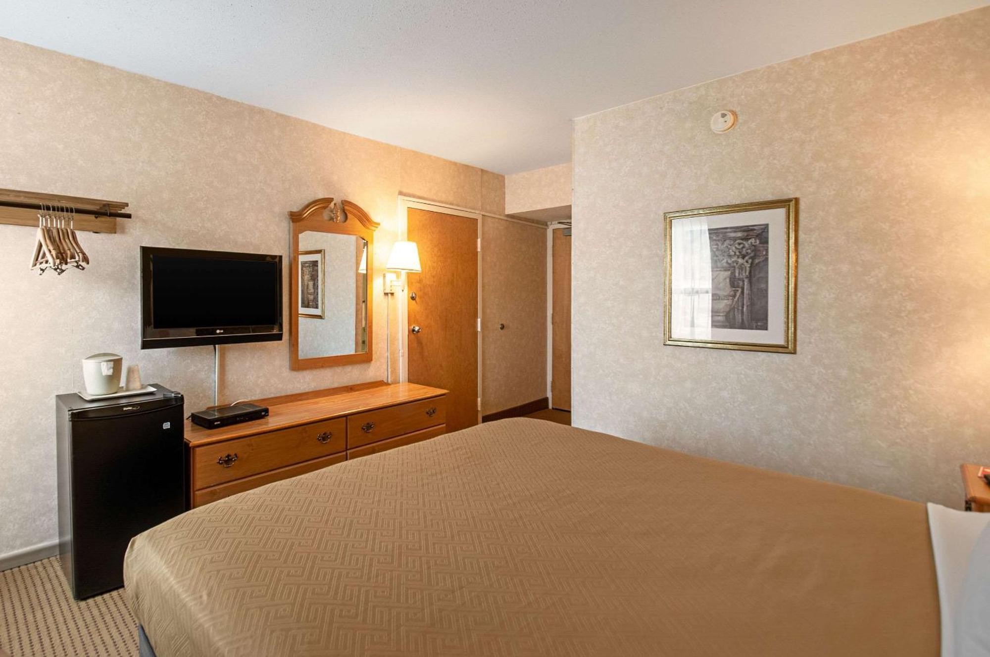 Econo Lodge Metro Arlington Eksteriør billede